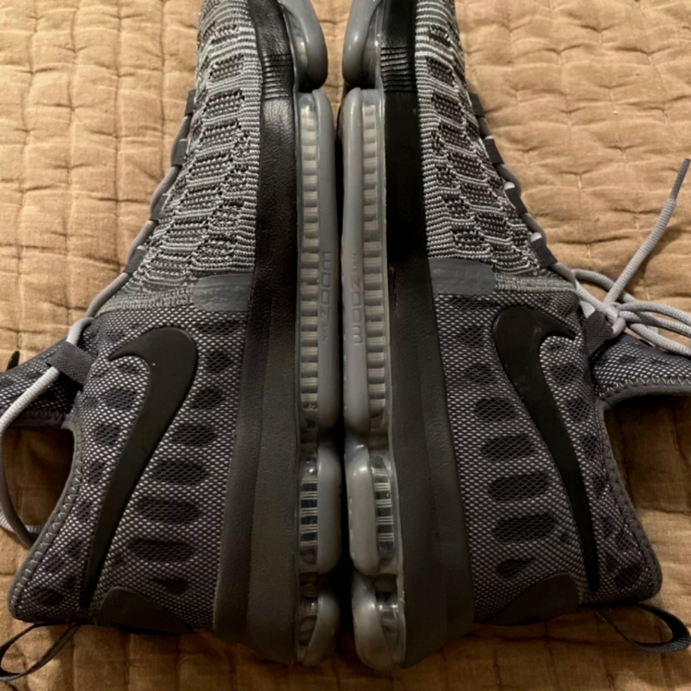 Battle grey Nike zooms 10.5